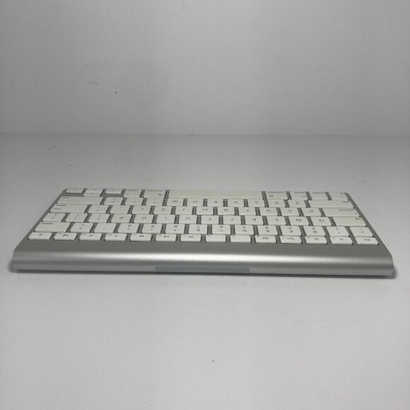 Genuine Apple A1314 Bluetooth Aluminum Keyboard Silver Compact - TESTED - Picture 6 of 7